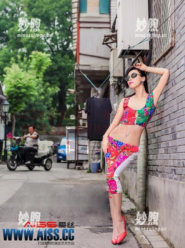 AISS爱丝(钻石版) - 松果儿带你探秘：最新图包里，有厨娘级别的诱惑哦！