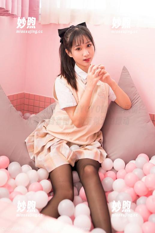 Feilin嗲囡囡-模特YOYO Feilin嗲囡囡 - 模特YOYO的蕾丝风情:从写真到套图,似有似无的撩动