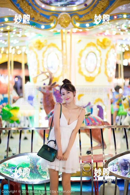 IMiss爱蜜社-程小烦不烦 IMiss爱蜜社 - 程小烦不烦的裸足写真:原图里那些轻松自在的姿态,无心插柳?