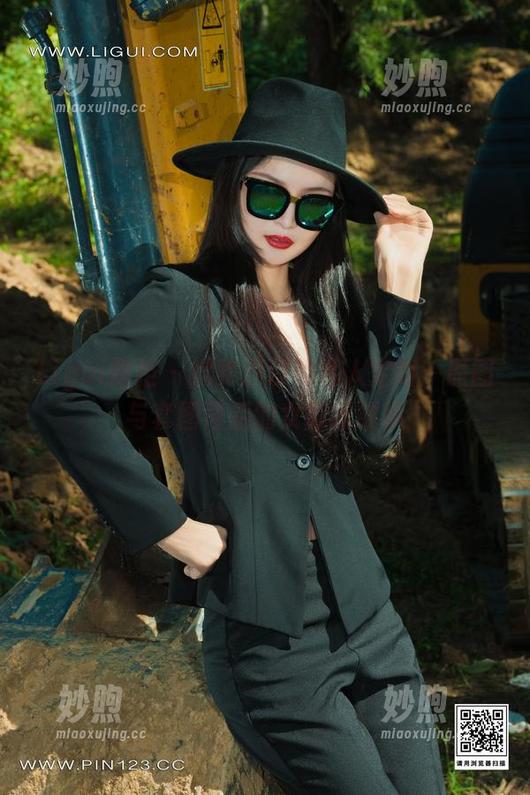 Ligui丽柜-汐汐 Ligui丽柜 - 揭秘汐汐的私人定制:原图与套图背后的女教练故事