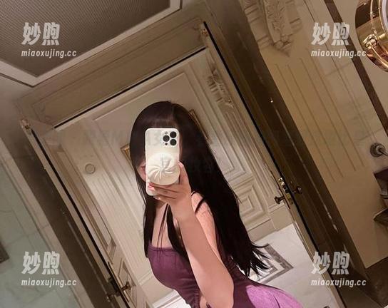 MIYA 微密圈 - 跟着MIYA女王,看看原图如何驾驭这堪比皇宫的妆容!