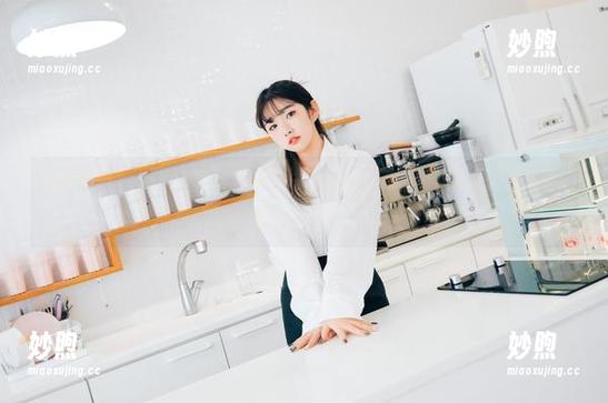Sonson(손손)Loozy–她的图片让我的心脏跟着节奏跳，真想给个团体私教课！