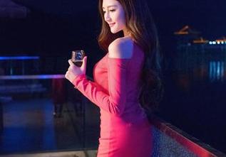 TGOD推女神 - 免费图册：来看颖莹儿YY如何驾驭普通的白衬衫，真是神奇！