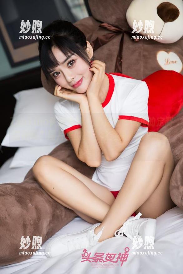 TouTiao头条女神-信悦儿 TouTiao头条女神 - 你见过信悦儿的定制白裙吗?图片里的她,简直是我的梦中情人!