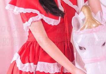 TouTiao头条女神 - 别被唐嫣儿的美图骗了，她的高跟鞋其实也需要‘救护车’！