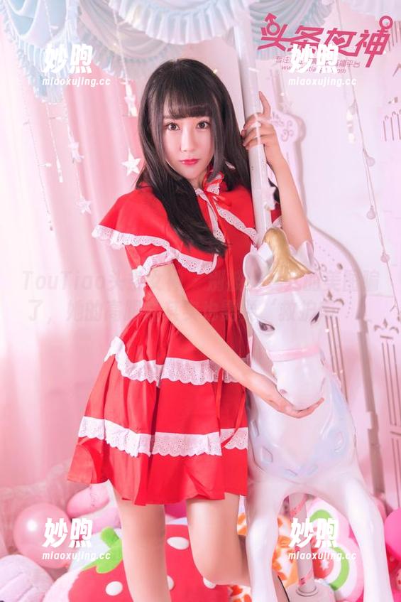 TouTiao头条女神-唐嫣儿 TouTiao头条女神 - 别被唐嫣儿的美图骗了,她的高跟鞋其实也需要‘救护车’!