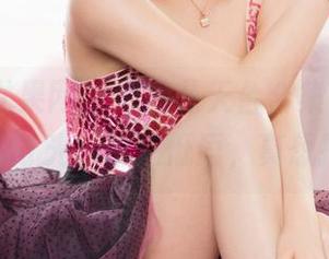 UGirls尤果网 - 尹凌儿天台合集更新，仿佛每一寸光影都在低语，真想打卡！