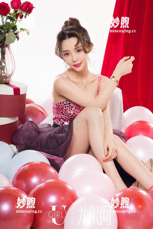 UGirls尤果网 - 尹凌儿天台合集更新，仿佛每一寸光影都在低语，真想打卡！