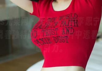 UGirls尤果网 - 无圣光里的李思宁，白衬衫诉说着独特的气质，图片中透着隐秘的吸引力。