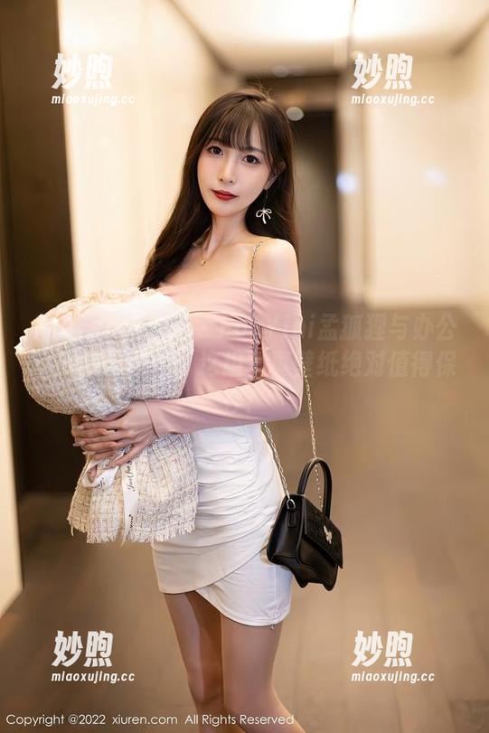 Xiuren秀人网-FoxYini孟狐狸 Xiuren秀人网 - FoxYini孟狐狸与办公室的浪漫邂逅:这组写真壁纸绝对值得保存!
