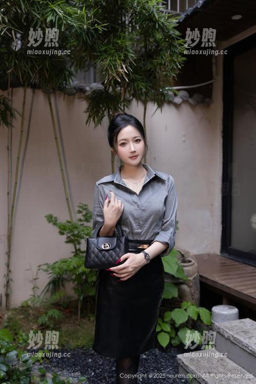 Xiuren秀人网 - 什么叫颜值即正义？看看Mieko林美惠子的御姐私房图包就明白了，这不就是吗？