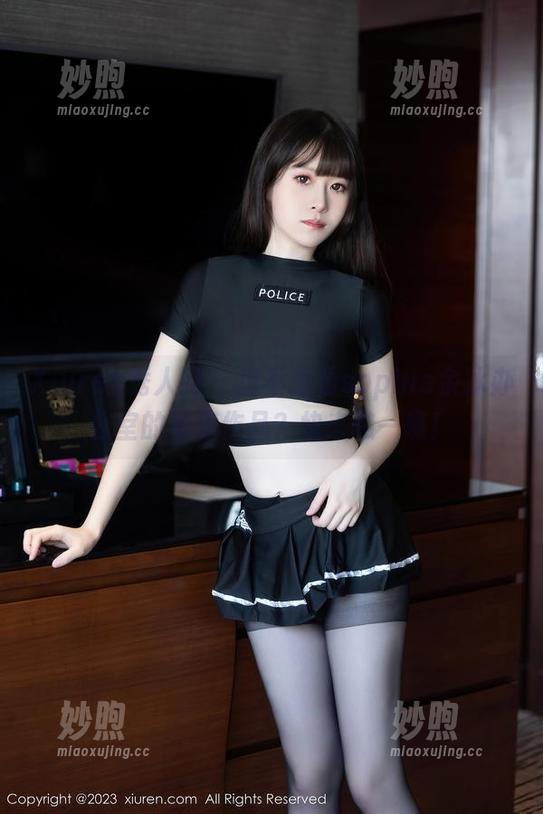 Xiuren秀人网-sophie余冰 Xiuren秀人网 - 想不想看sophie余冰办公室的私房作品?快来瞧一瞧!