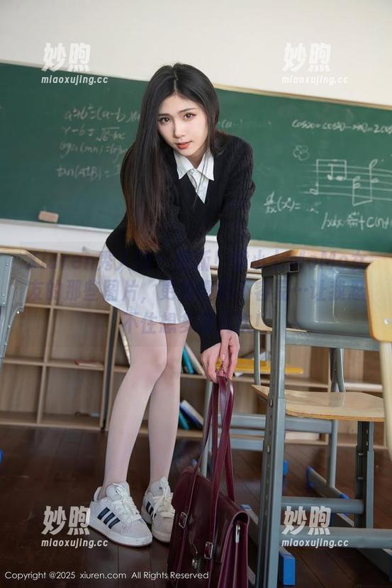 Xiuren秀人网-伊小七MoMo Xiuren秀人网 - 最新!伊小七MoMo女友的那些图片,更新得好不容易…让我忍不住想多看几次!
