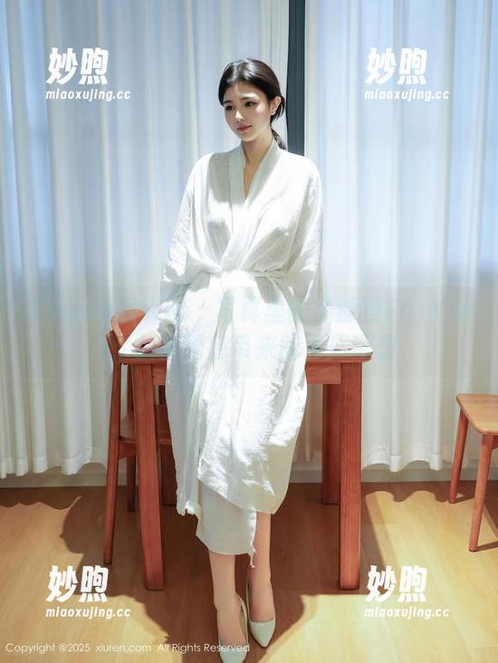 Xiuren秀人网-孟狐狸FoxYini Xiuren秀人网 - 写真里的孟狐狸FoxYini:丝袜给我带来的无尽遐想
