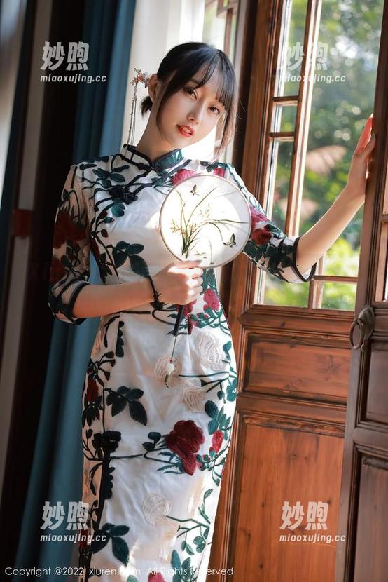 Xiuren秀人网-宋愉愉 Xiuren秀人网 - 宋愉愉的学姐写真合集:那一瞬间,我被她的气场俘获