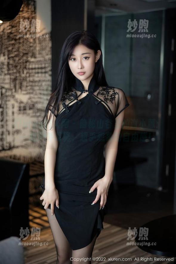 Xiuren秀人网-谢小蒽 Xiuren秀人网 - 隐秘山谷里的谢小蒽:一组户外写真,超乎想象的自由感!