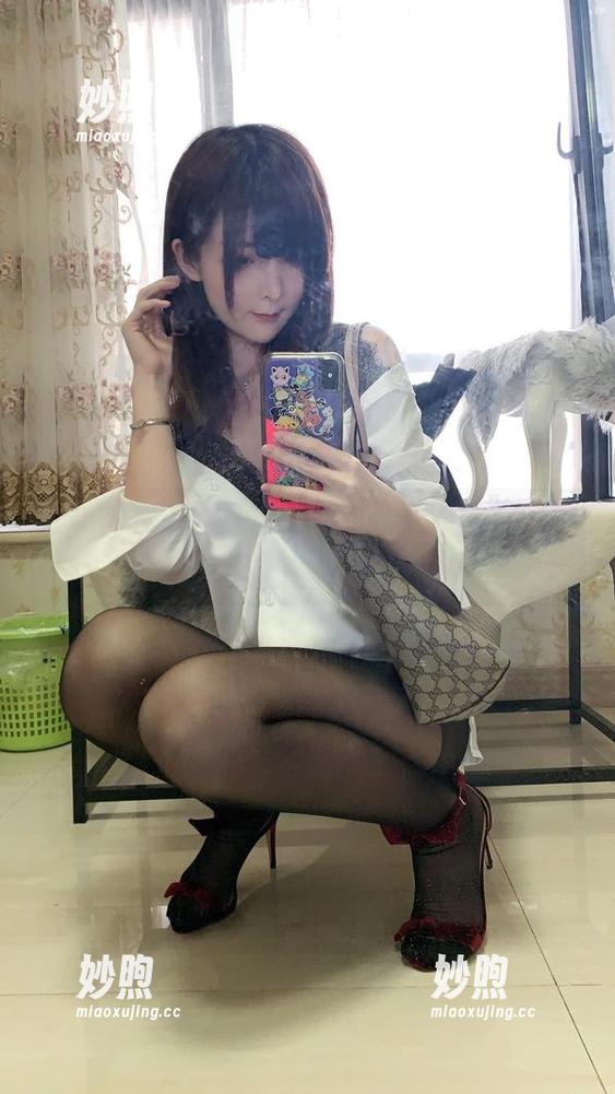 一小央泽灰丝高清壁纸，默默点燃你心底的小火苗。