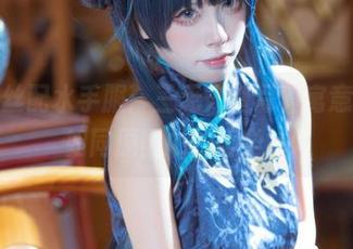 一身黑丝配水手服：三无人型写真寓意深邃，如同原图中的哲学。
