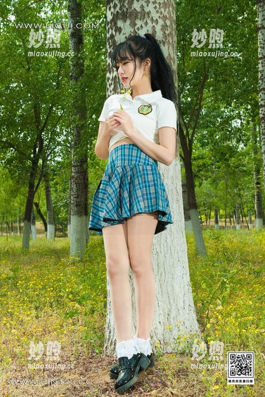 丽柜-心心 丽柜 - 精选!心心的纯白写真:这种纯粹,可不是随便能找到的……想问谁能试试她的白裙子?