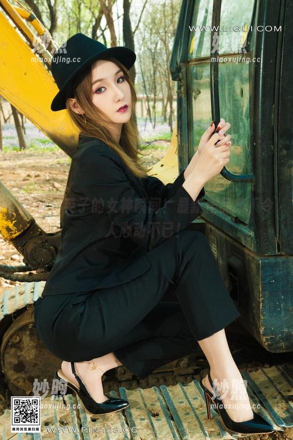 丽柜 - 英子的女神瞬间！最新作品集，令人心动不已！
