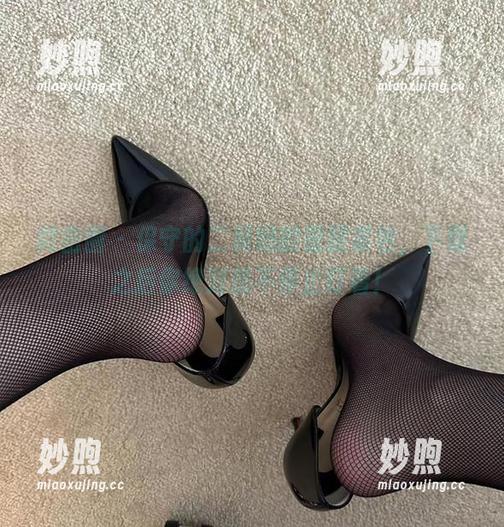 保守的二舅妈 微密圈 - 保守的二舅妈的蜜腿紧包,下载之后你绝对想不停止盯着!