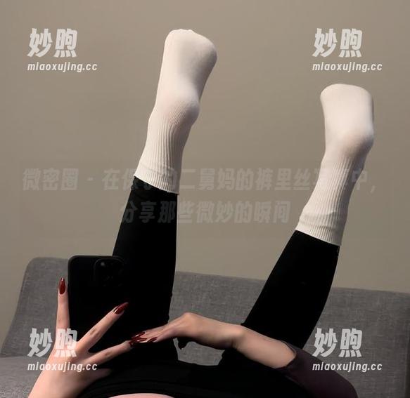 保守的二舅妈 微密圈 - 在保守的二舅妈的裤里丝写真中,分享那些微妙的瞬间