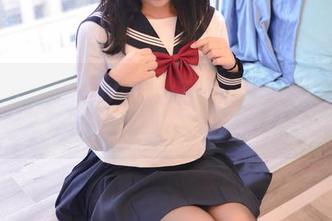 制服妹妹的小细腿，兔玩映画私拍美图的绝妙选择啊！