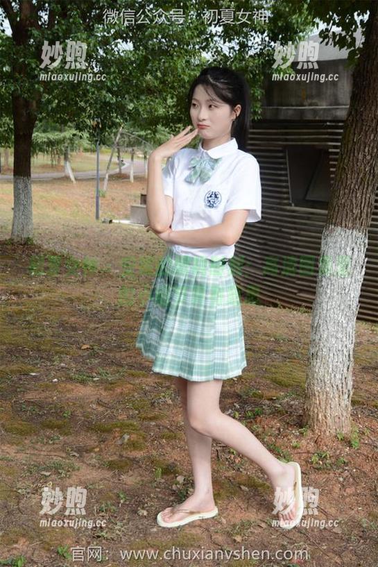 初夏女神 - 安妮的眼镜时刻：高清图集里的小细节真有意思