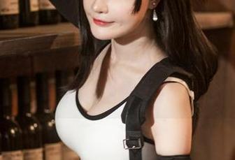 感觉白衬衫是千夜未来的魔法：每次更新都像是惊喜！