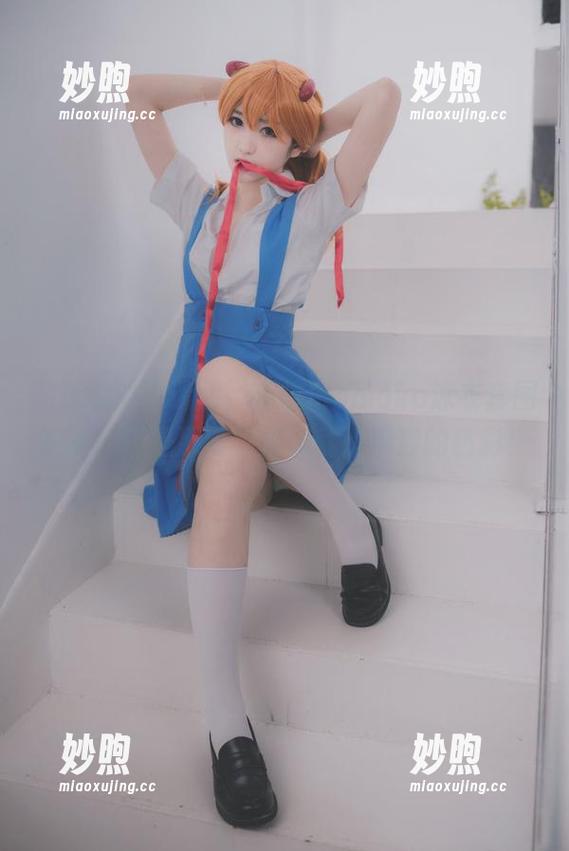 南桃Momoko 游泳池的邀请函,南桃Momoko泳衣套图更新!还是那句,夏天就是要穿的色彩!