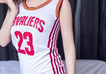 头条女神 - 梦心玥的“双人”合集，图片里有你不知道的故事，或者完全没有！