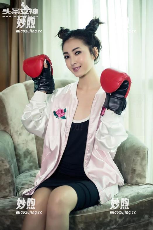 头条女神 - 白衣飘飘的王佳凝，作品集分享过后，你一定会想：我也想要这白色的魔力！