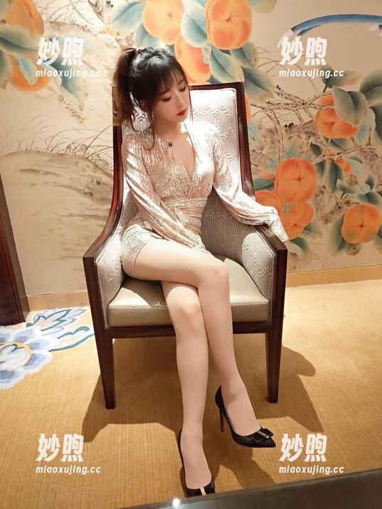 小女巫露娜 套图惊喜:小女巫露娜和她那神秘的幻阙歌究竟是谁?