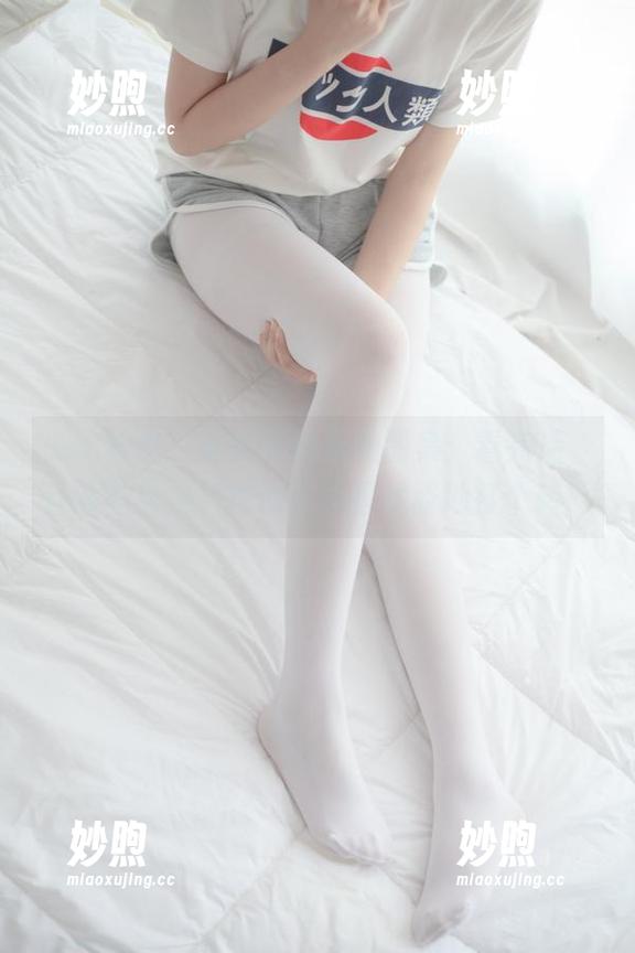 少女秩序-乐栀 少女秩序 - 全套乐栀泳池图集:看完后,让我相信自己也能在水里优雅地打个转!