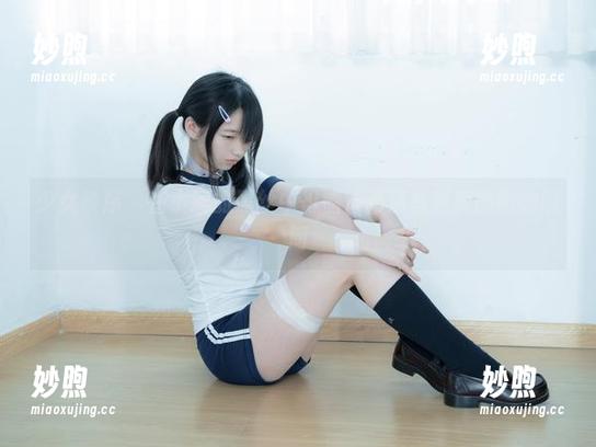 少女秩序-小满 少女秩序 - 在小满的黑丝中徘徊:高清写真里的微妙瞬间