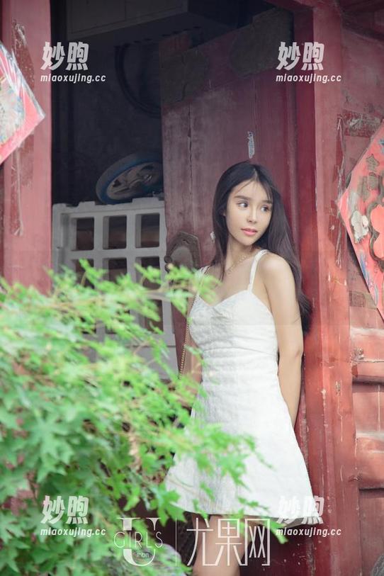 尤果网 - 含含的礼服写真图集：魅惑和高冷之间，那一瞬间的迷醉，太难自持了！
