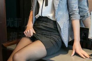 尤果网 - 尤菲儿：在她的裸足图集里，拥抱无圣光的微妙性感