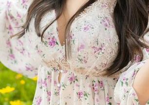 尤蜜荟 - 娜露selena白裙：美图和我的意外小感慨，穿白裙子的姑娘难道就不想吃炸鸡吗？