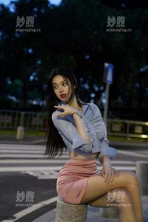 徐珺大哥 微密圈 - 徐珺大哥的全套高跟鞋写真:穿上它我就想走个猫步,虽然我不行……