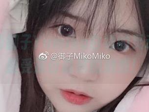 在线解锁御子Yumiko白裙的灵动合集，感受那份隐秘的魅惑！