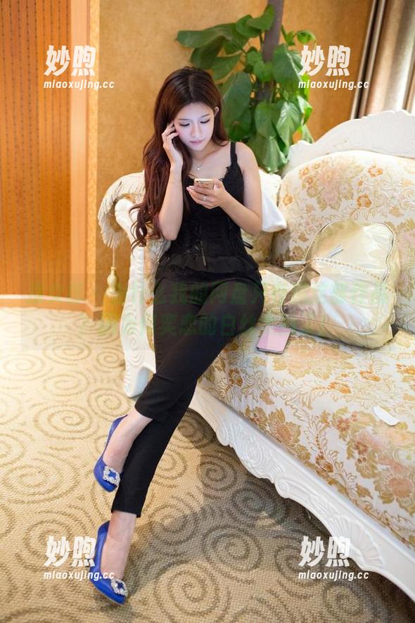 推女郎-何奕恋 推女郎 - 为什么我的网盘只存藏这部作品?因为何奕恋的白丝太撩了!