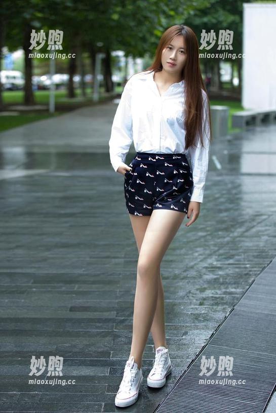 推女郎-吻熙 推女郎 - 吻熙与她的浴缸:图集里的水波荡漾着点点柔情