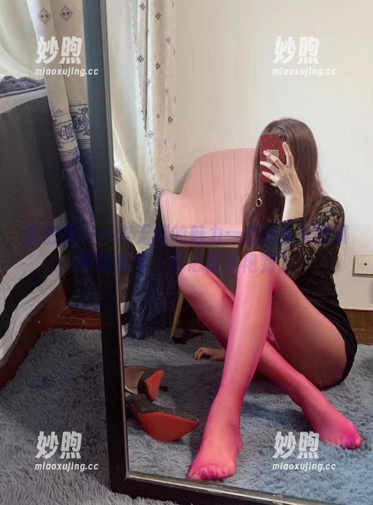 提袜少女 微密圈 - 一览无遗的魅力:提袜少女图集中的镂空,真心被惊艳到。