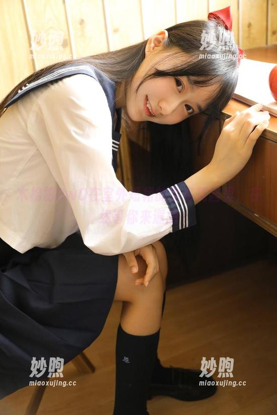 木棉棉OwO 木棉棉OwO在室外短裙的隐秘花园里,在线等你来遐想