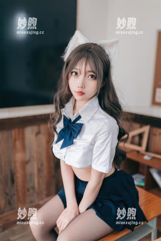 杏仁曲奇作品集：你也想下载她的奶牛幻想？