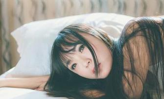 果团网 - 刚打开何梦兮Stacy的日常图包，我的心脏…也许要无圣光了？