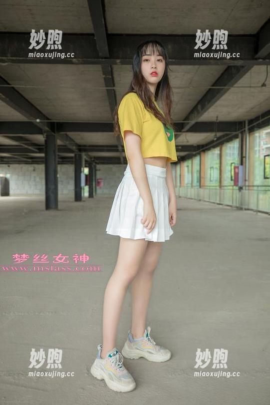 梦丝女神-可岚 梦丝女神 - 图片速递!可岚的小白鞋搭配,真的有人懂这种叠穿吗?