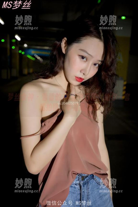 梦丝女神-雪馨 梦丝女神 - 雪馨的JK室内日常:给你一套私拍图,幸福感满满
