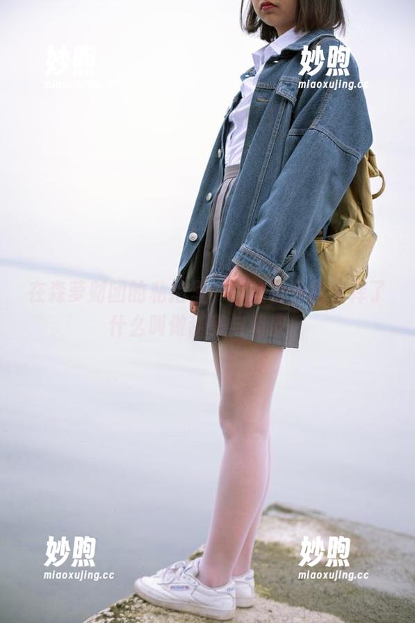 森萝财团 在森萝财团的私拍里,白丝格子裙诠释了什么叫做甜美与俏皮。