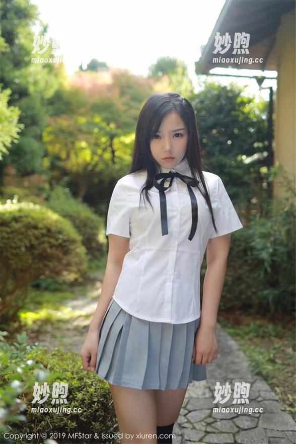 模范学院 - 看看Manuela玛鲁娜双马尾的酷炫风格，图片下载来一发